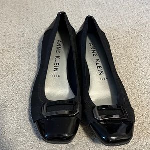 Black Anne Klein flats